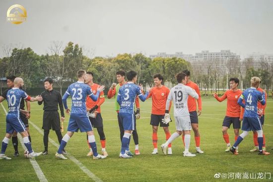 善于伪装的小女孩