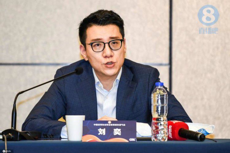 被绑在刑具上疯狂高潮
