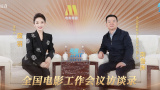 美女自解胸衣给人摸吻